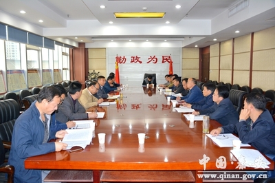 集思廣益謀發(fā)展 凝聚共識譜新篇——秦安縣政府組織召開《政府工作報告》征求意見會