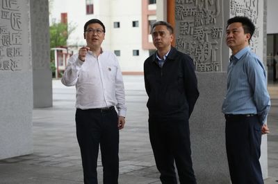都勻市長張宗良一行蒞臨貴州經(jīng)貿(mào)職業(yè)技術(shù)學院調(diào)研 助力區(qū)域商貿(mào)人才培養(yǎng)